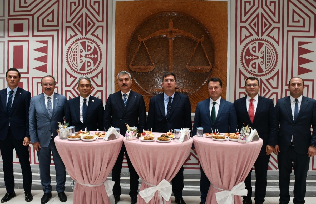 Eskişehir'de Yeni Adli Yıl Açılışında Bakan Yardımcısı Tuncay, Başsavcı ve Hakimlerle Buluştu
