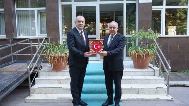 ESO Yönetim Kurulu, Çevre İl Müdürü Yalçın'a Ziyarette Bulundu: Sanayinin Yeşil Dönüşümü ve Sürdürülebilirlik Ele Alındı