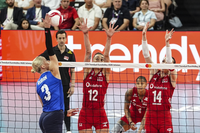 Filenin Sultanları rakibine set vermeden çeyrek finalde