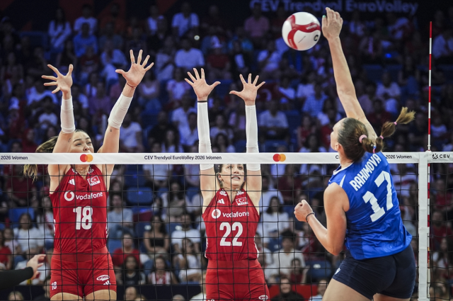 Filenin Sultanları rakibine set vermeden çeyrek finalde