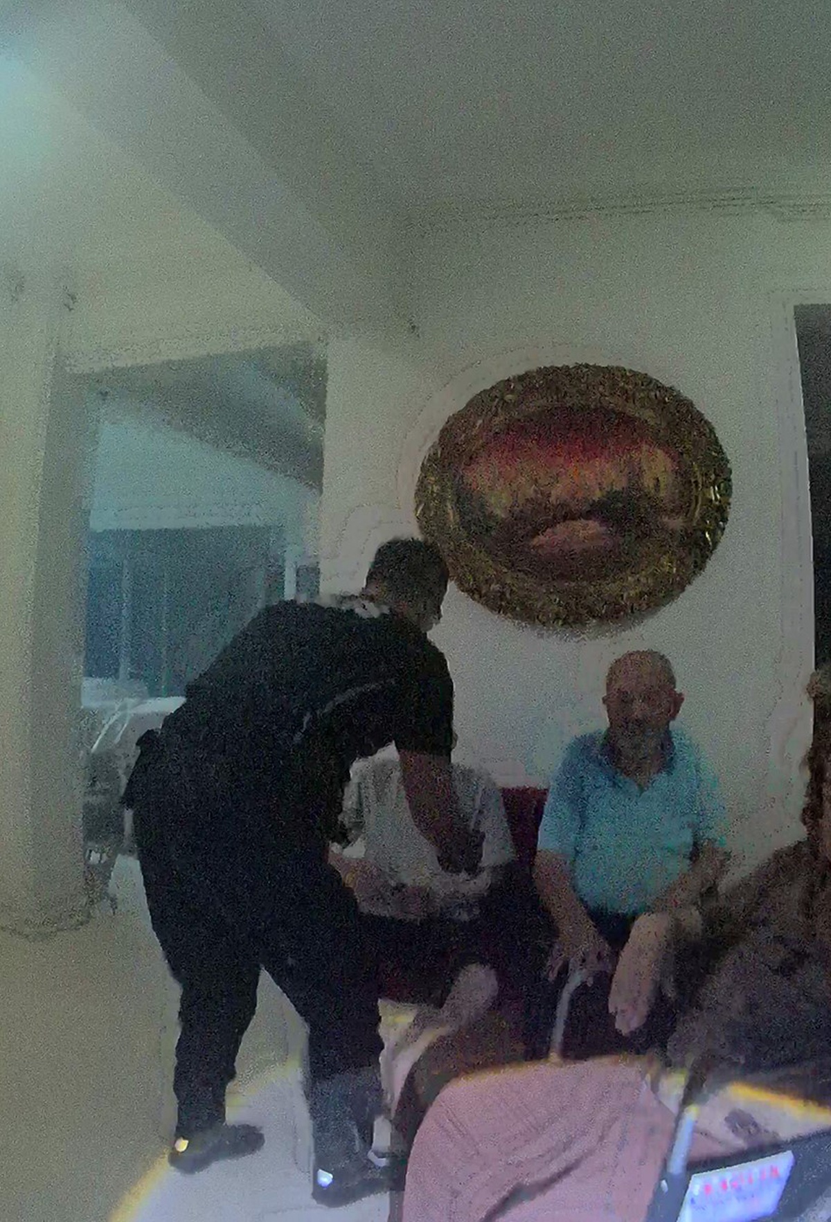 Polis, Huzurevi Yangınında Yaşlıları Kurtardı