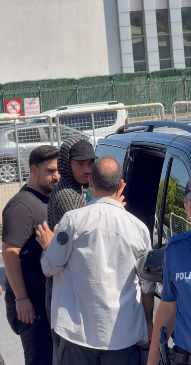 Taraftar yeni transferi bekliyordu! Karşılarına çıkan isim şoke etti