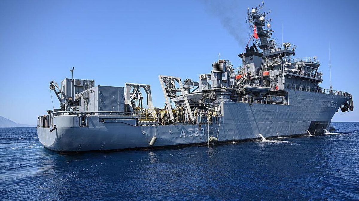 Girne'de batan feribotun arama çalışmalarına TCG Işın gemisi katıldı, 20 kişi hâlâ kayıp