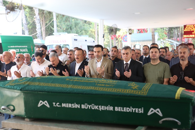 KKTC Girne'deki gemi kazasında hayatını kaybeden 55 yaşındaki Reyhan Verim, Mersin'de gözyaşlarıyla son yolculuğuna uğurlandı