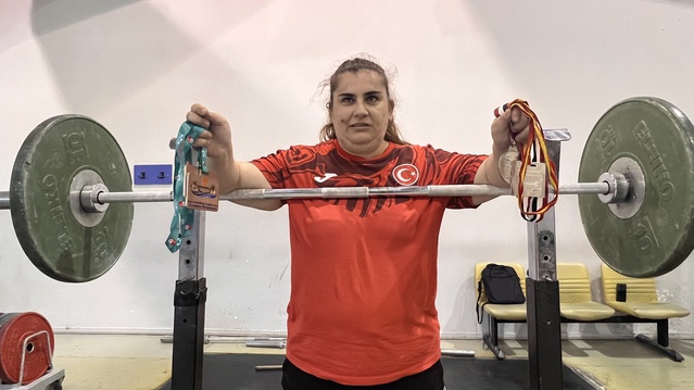 Yüzde 93 görme engelli milli halterci Bircan Şimşek, TBMM çalışanı diye tanıştığı kişiye 800 bin lira kaptırdı