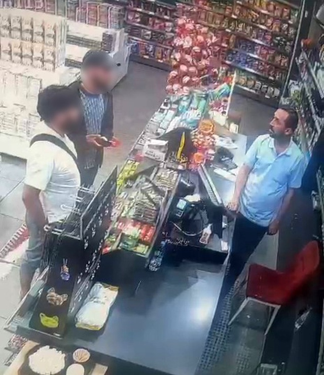 Edirne'nin Hamzabeyli Yolu'ndaki Akaryakıt İstasyonunda Yabancı Uyruklu Şahıslar Çalışanlara Bıçak Çekip Araç Sürdü