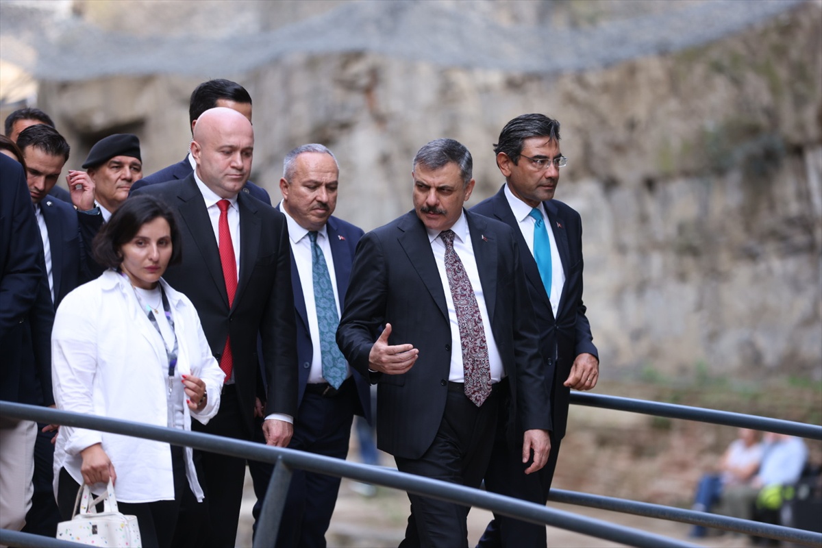 İçişleri Bakanı Çiftçi, Gürcistan\'da Tiflis Büyükelçiliğini ziyaret ederek büyükelçi Arı ile görüştü, mevkidaşıyla kültürel mekanları gezdi