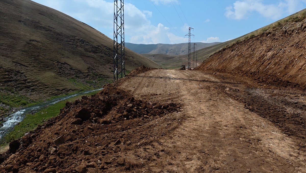 Iğdır\'ın Tuzluca İlçesinde Sel ve Heyelan Sonrası 14 Köy Yolu Yeniden Ulaşıma Açıldı
