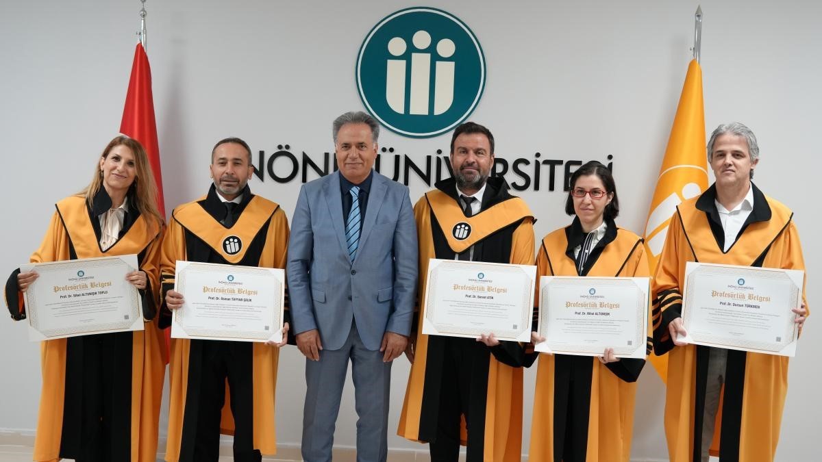 İnönü Üniversitesinde 13 öğretim üyesi profesörlük ve doçentlik kadrosuna atandı, törenle cübbe giydiler