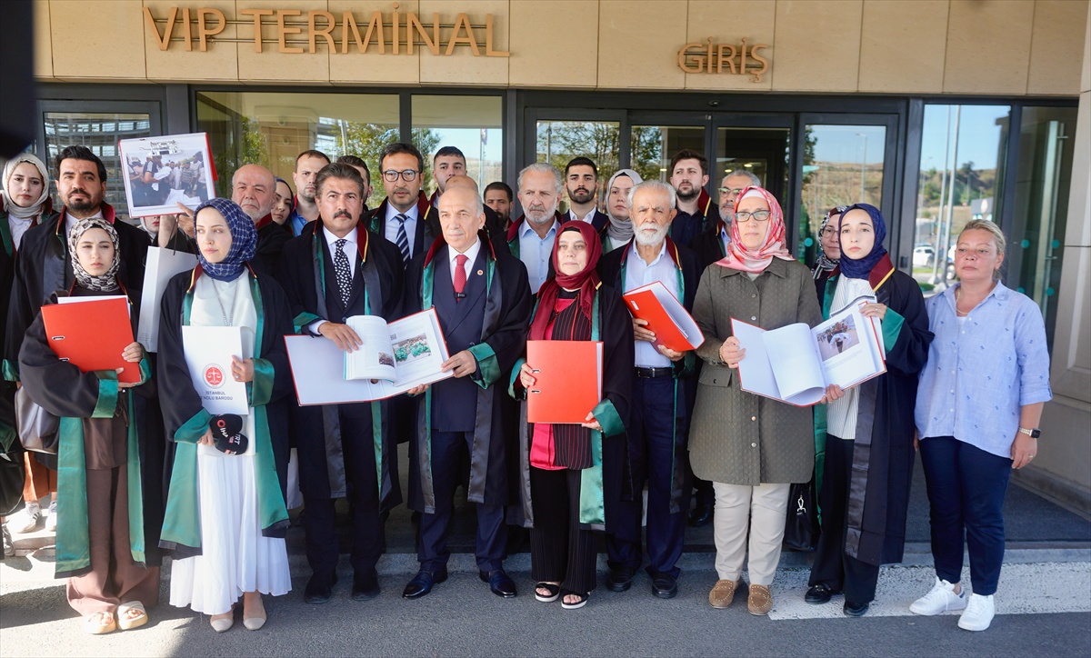 İstanbul 2 Nolu Barosu, Gazze\'deki soykırım için 4 klasör ve 25 CD\'lik delil dosyasını Lahey\'deki UCM\'ye sundu