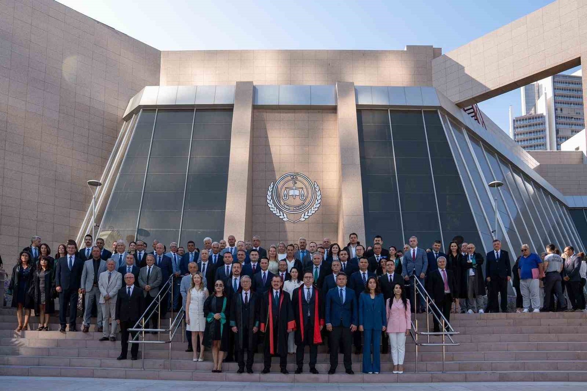 İzmir Adliyesi'nde yeni adli yıl törenle açıldı: Başsavcı Yeldan Halkapınar, havalimanı ve etkinlik bürosu...