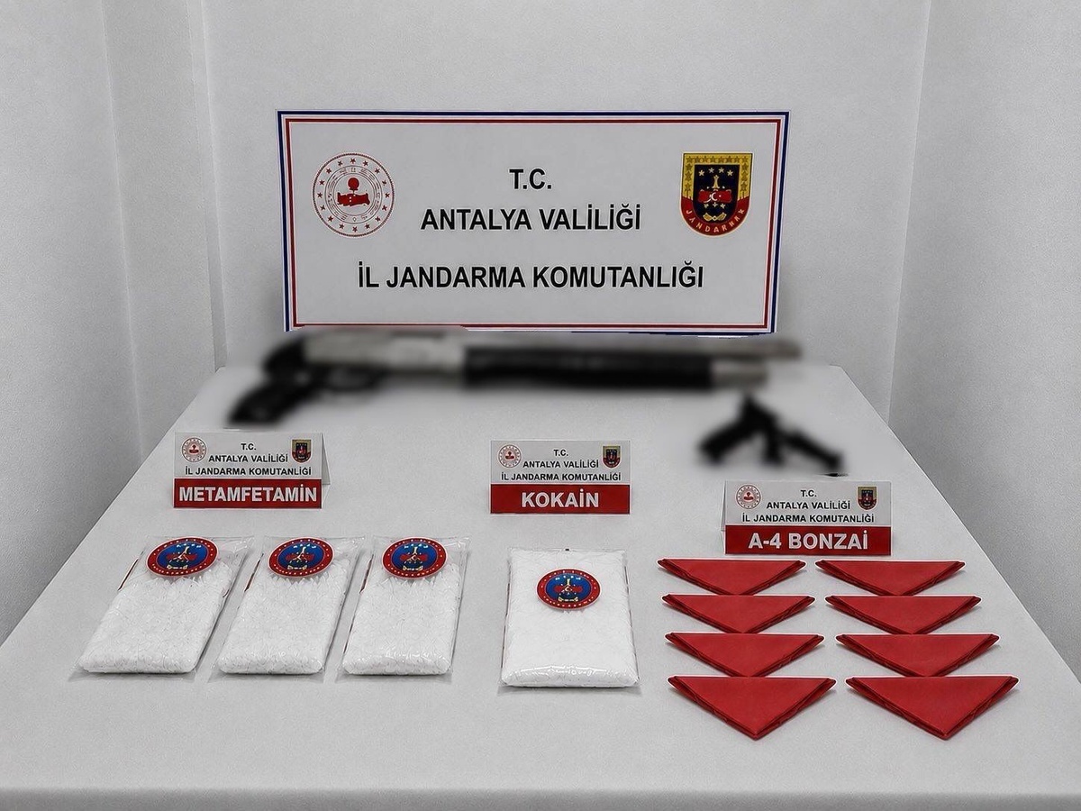 Antalya'nın Kepez İlçesinde Uyuşturucu Operasyonu: 51 Bin Kullanımlık Sentetik Kannabinoidle Birlikte 4 Şü...