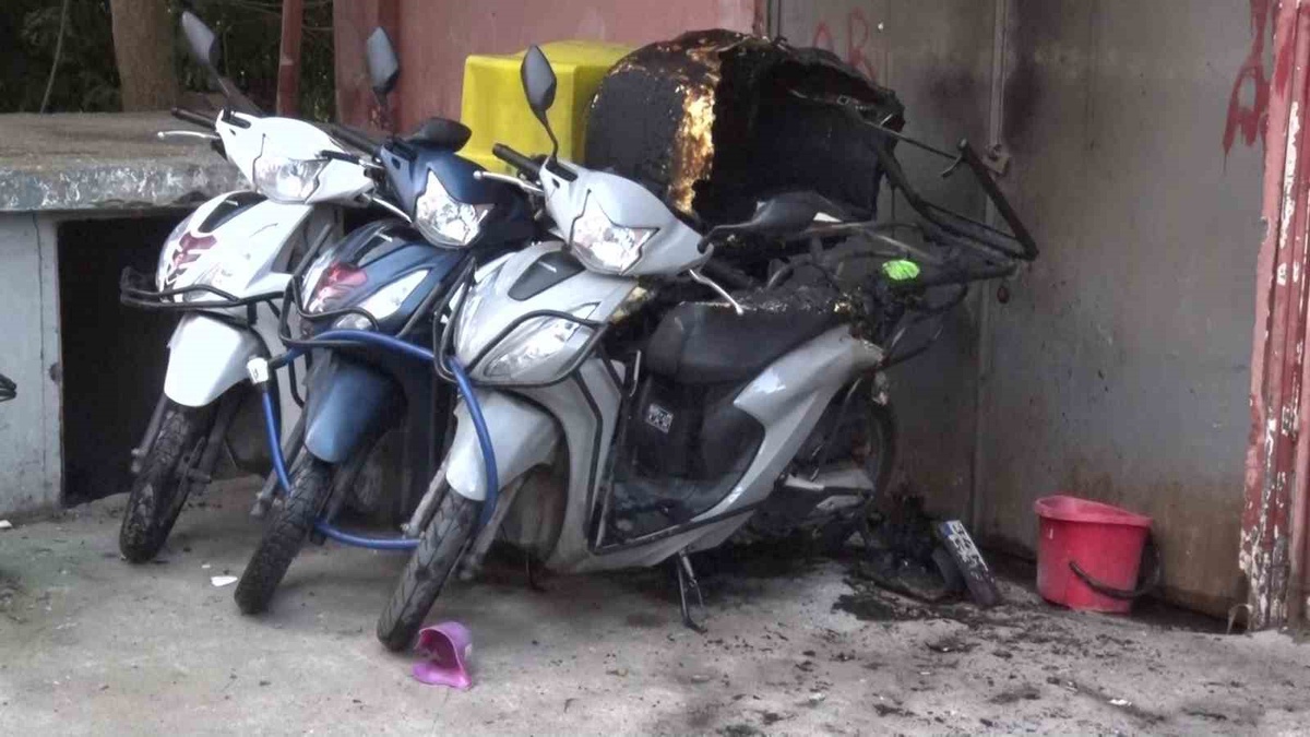 Kadıköy'de Motosiklet Kundaklama