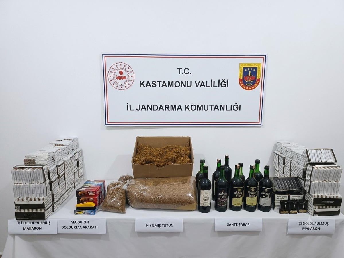 Kastamonu'da Jandarmadan Kaçakçılık Operasyonu: 9 Bin 160 Makaron ve 10 Litre Sahte İçki Ele Geçirildi