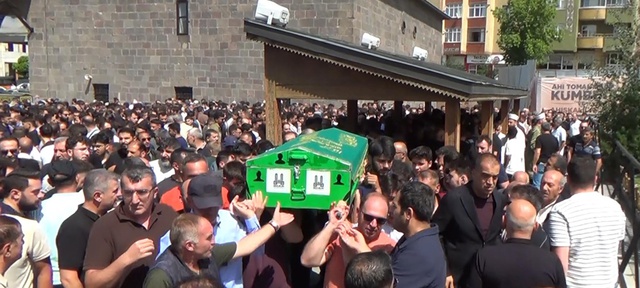 En büyüğü 21 yaşındaydı! Erzurum'da aynı ilçedeki 3 ocağa ateş düştü