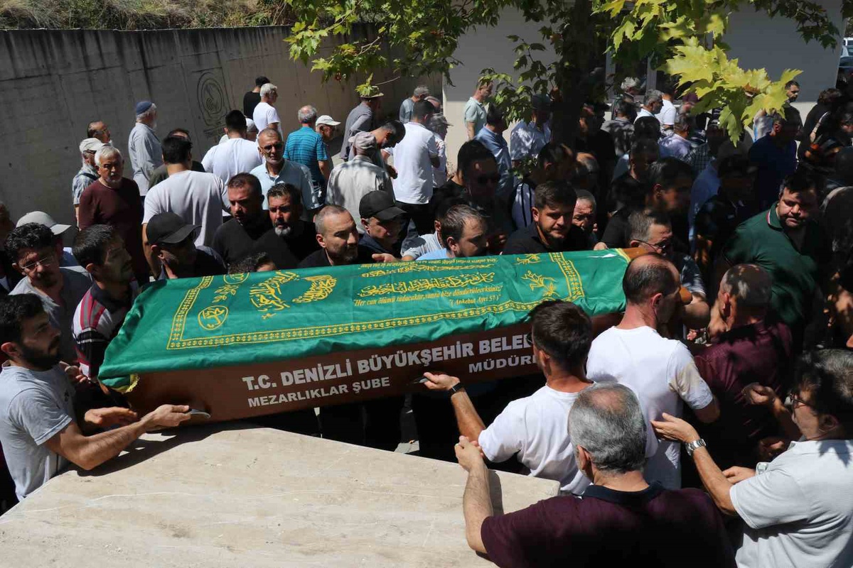 Denizli'de kaza sonrası baba ve oğul aynı gün toprağa verildi