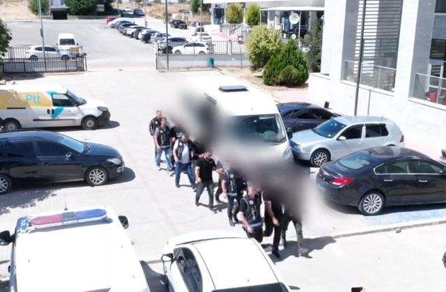 Kısa yoldan zengin olma hayali kuruyorlardı! Ekipler tepelerine böyle bindi