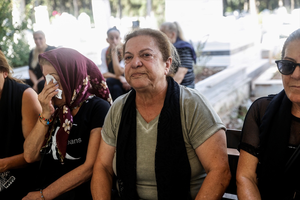 Girne'de alabora olan gemide yaşamını yitiren Reyhan Verim, Mersin'de gözyaşlarıyla son yolculuğuna uğurlandı