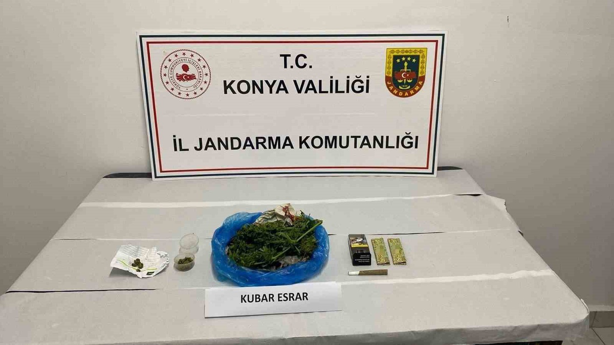 Konya'da jandarmanın 1-31 Ağustos'taki 59 operasyonunda 2 bin 389 hap ve 6 bin 730 gram kubar esrar ele ge...