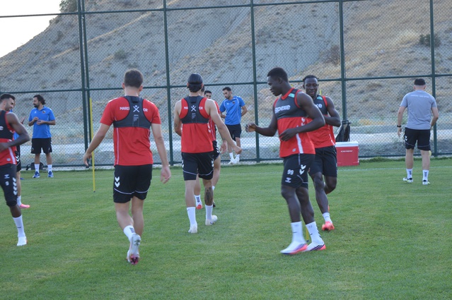 Mardin 1969 Spor, Sivasspor deplasmanında 3 puan peşinde: Ahmet Cingöz maça kilidi kazandı