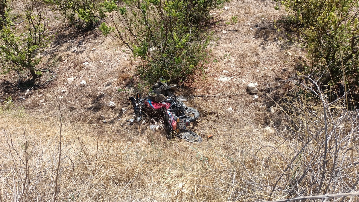 Mersin'in Silifke ilçesinde motosiklet bahçeye yuvarlandı, sürücü hayatını kaybetti