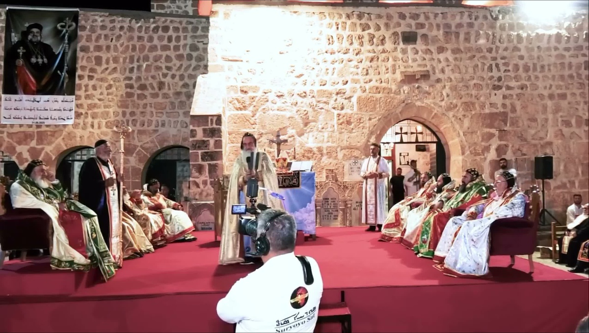 Süryani Patriği II. Afrem, Mardin'in Midyat ilçesindeki Mor Hobil Mor Abrohom Manastırı'nda ayin yönetti