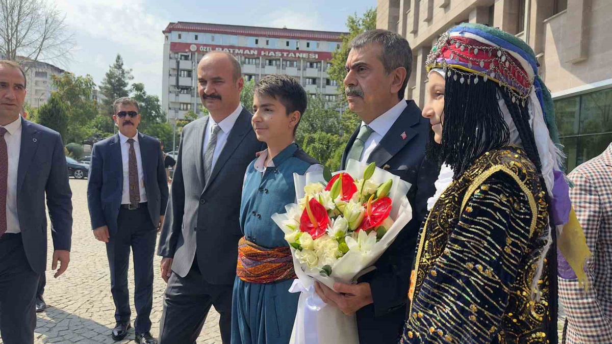 Milli Eğitim Bakanı Tekin, Batman Valiliğinde Eğitim Yatırımlarını ve Okul İhtiyaçlarını Ele Aldı