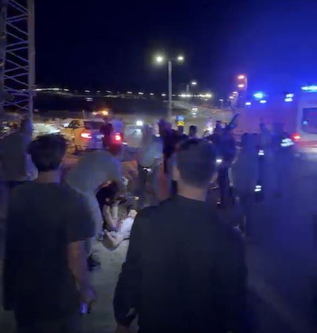 Adıyaman'ın Petrol Mahallesi'nde motosiklet-otomobil çarpışması: 2 yaralı hastaneye kaldırıldı
