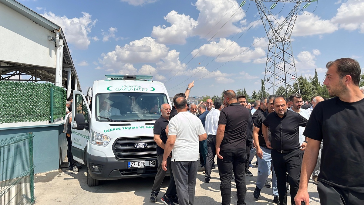 KKTC'deki Gemi Faciasında Hayatını Kaybeden Nihat Balyemez Gözyaşlarıyla Gaziantep'te Son Yolculuğuna Uğur...