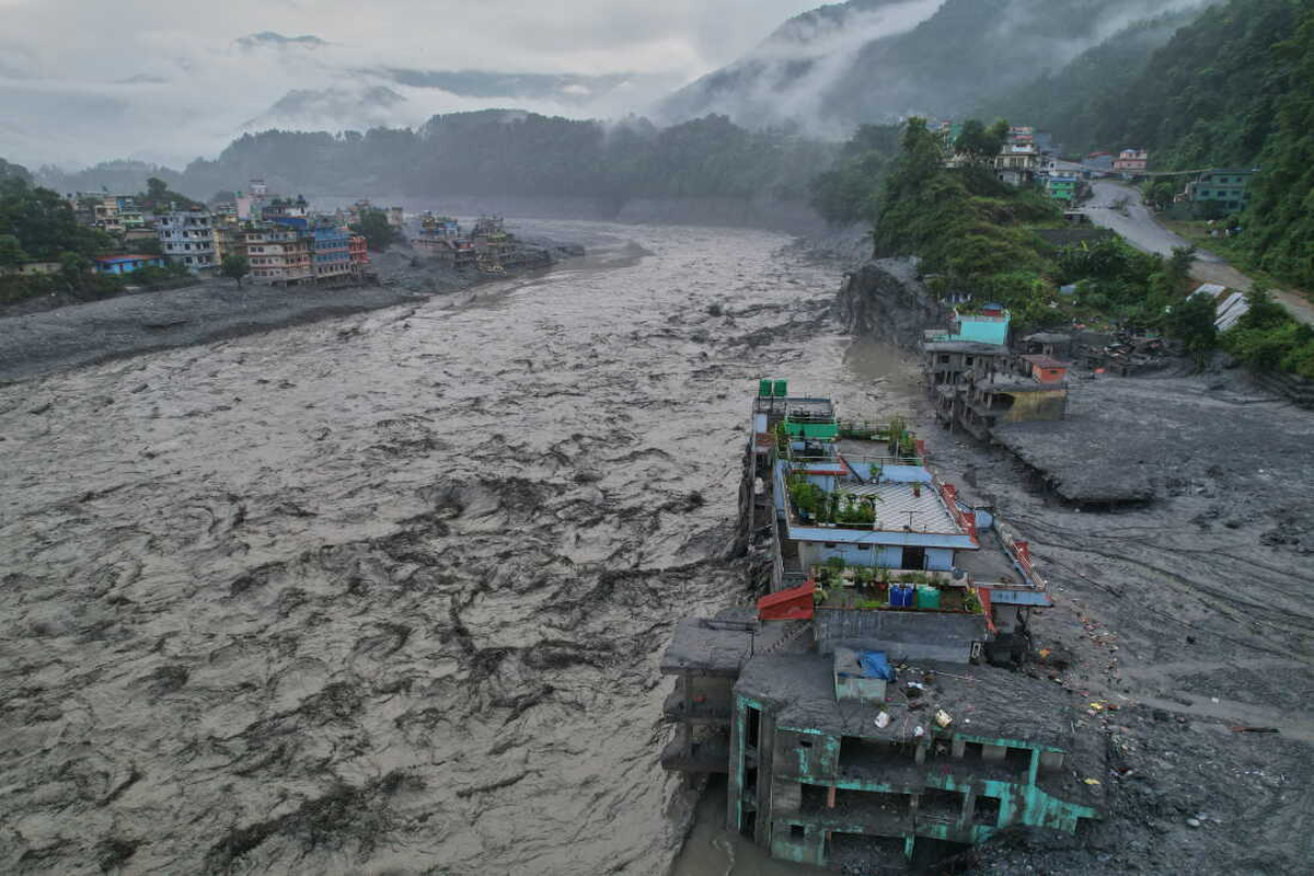 Nepal'de Sel Felaketi: 939 Ölü, Hidroelektrik Santrallerinde 300 İşçi Mahsur