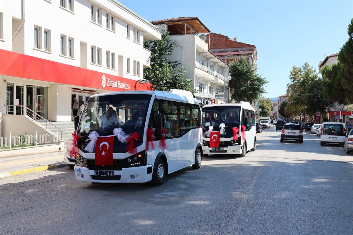 Osmancık Belediyesi\'nin öz kaynağıyla alınan 5 yeni minibüs, ilçe içi ulaşım ve şehir dışı programlarda kullanılacak