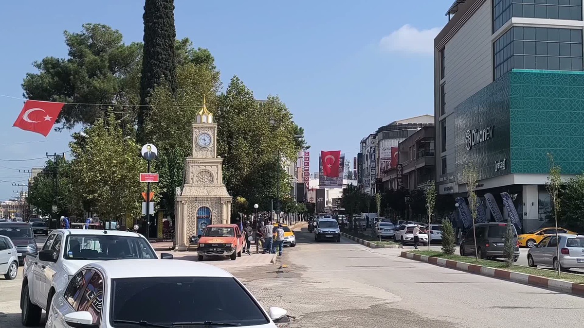 Osmaniye'nin Kadirli ilçesinde vatandaşlar 200 TL'nin alım gücünün düştüğünü belirtti: 'Para pul oldu'