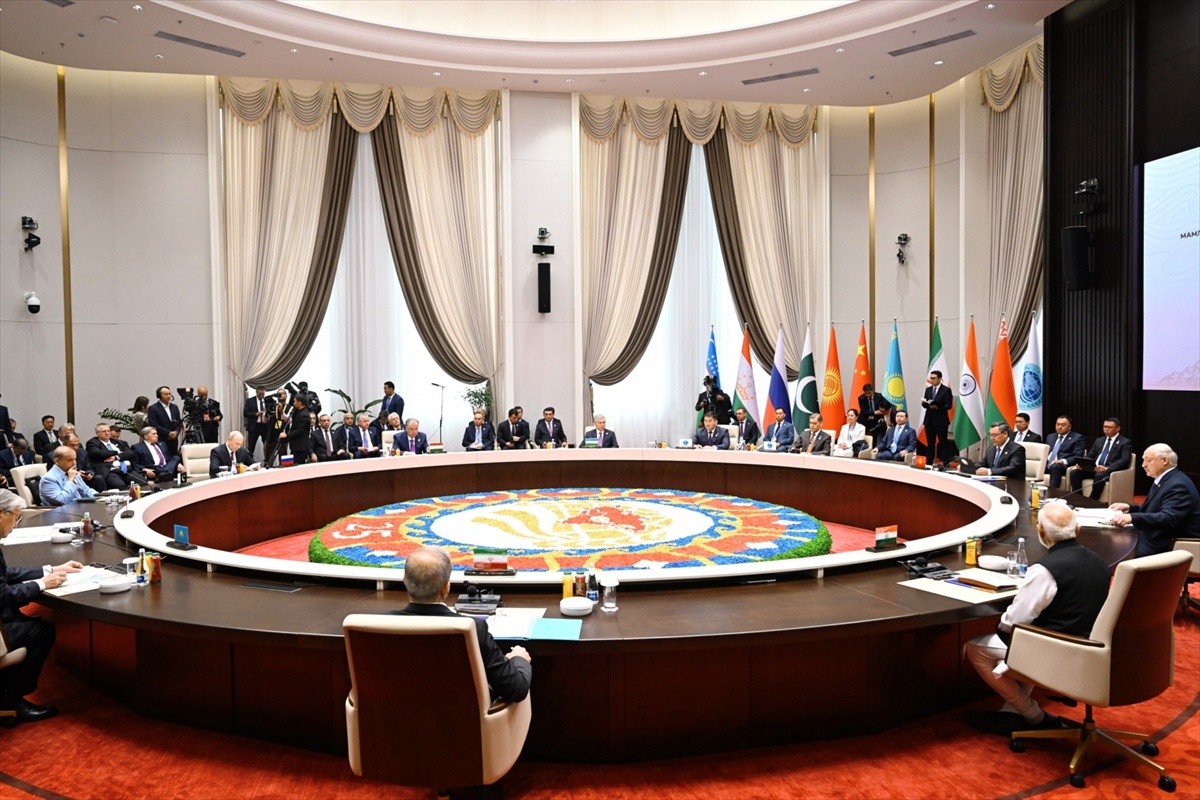 Özbekistan liderinden ŞİÖ\'ye 2040 vizyonu: Ortak kalkınma alanı önerisi ve yeni işbirliği adımları