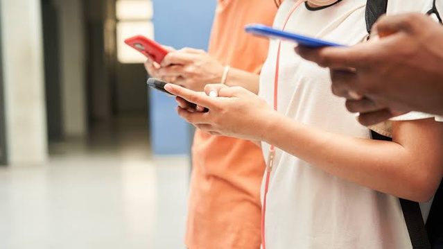 Polonya'da ilkokullarda cep telefonu kullanımı yasaklandı, acil durumlara istisna tanındı