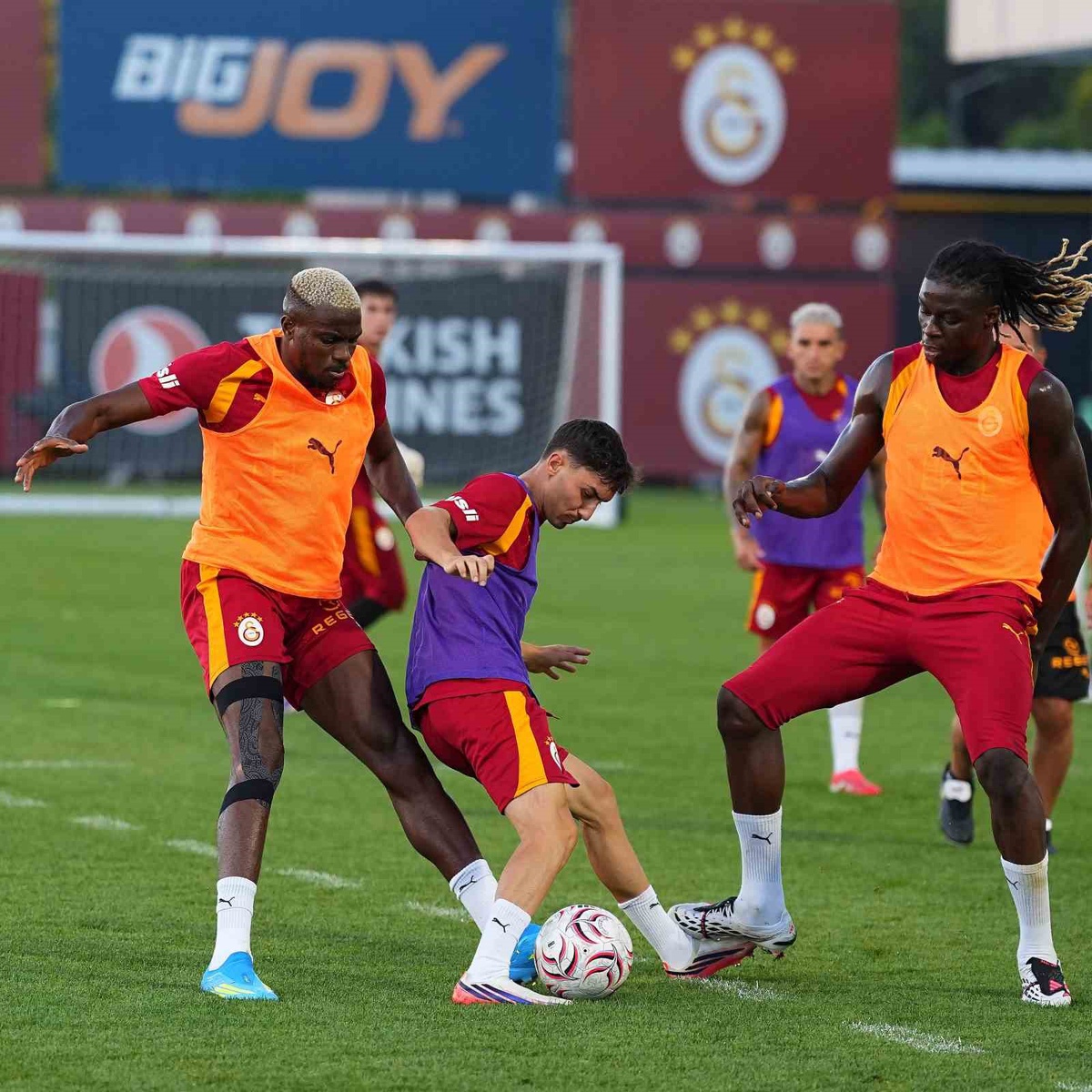 Galatasaray'da Rafael Leao ilk antrenmana çıktı; Başakşehir maçı hazırlıkları Okan Buruk yönetiminde sürüyor