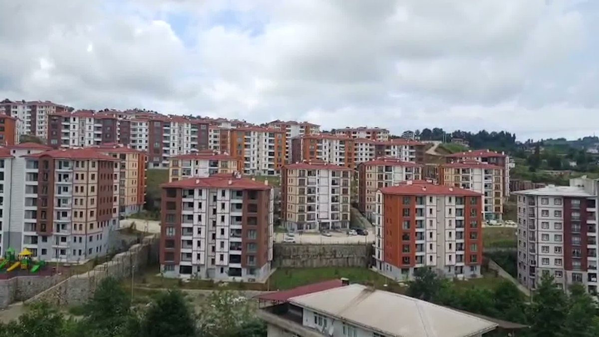 Rize'de kentsel dönüşüm mağdurları: Borçsuz evimizi bırakıp 15 yıl borç ödemek istemiyoruz