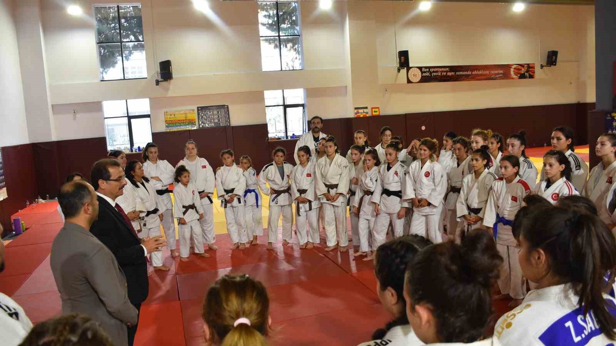 Salihli'de Judo Teknik Gelişim Kampı Sürüyor