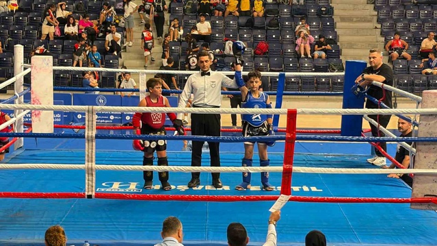 İstanbul Başakşehir'deki Muaythai Şampiyonası'nda Salihli'nin Çullu kardeşler: Zeynep şampiyon, Ali üçüncü