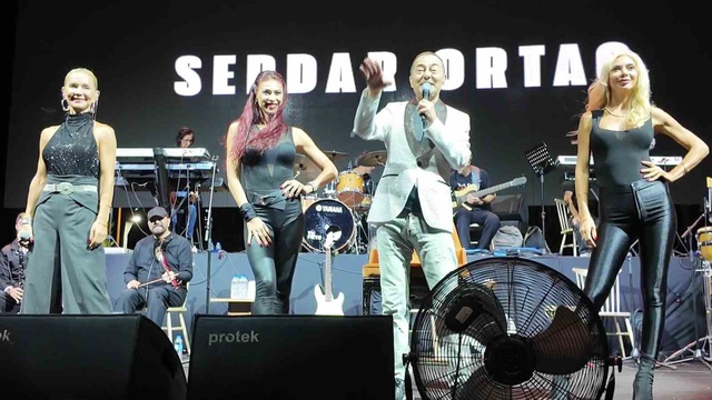 Serdar Ortaç'tan hayranlarını sevindirecek haber: Hepsini bıraktım