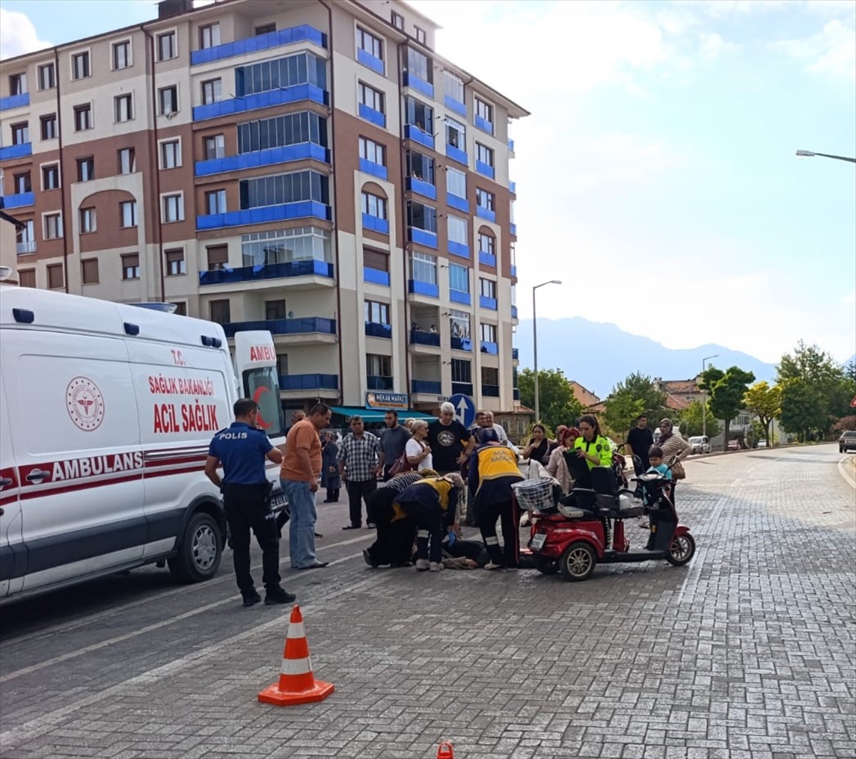 Seydişehir'de Motosiklet ve Elektrikli Motosiklet Çarpıştı: 3 Yaralı Hastaneye Kaldırıldı