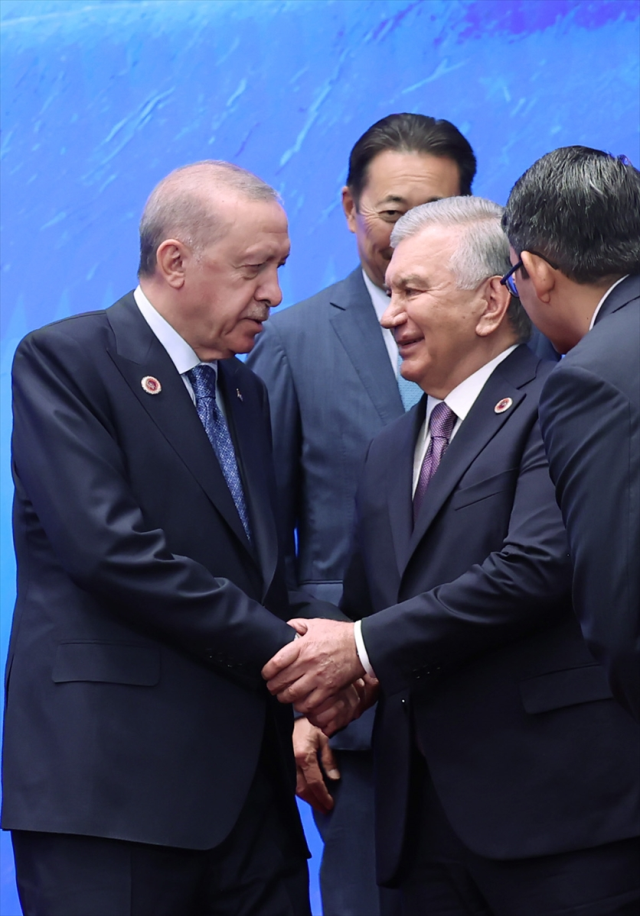 ŞİÖ Zirvesi başladı! Liderler aile fotoğrafı çektirdi, gözler Erdoğan'ın kritik görüşmesinde