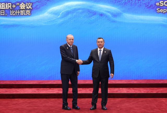 ŞİÖ Zirvesi başladı! Liderler aile fotoğrafı çektirdi, gözler Erdoğan'ın kritik görüşmesinde