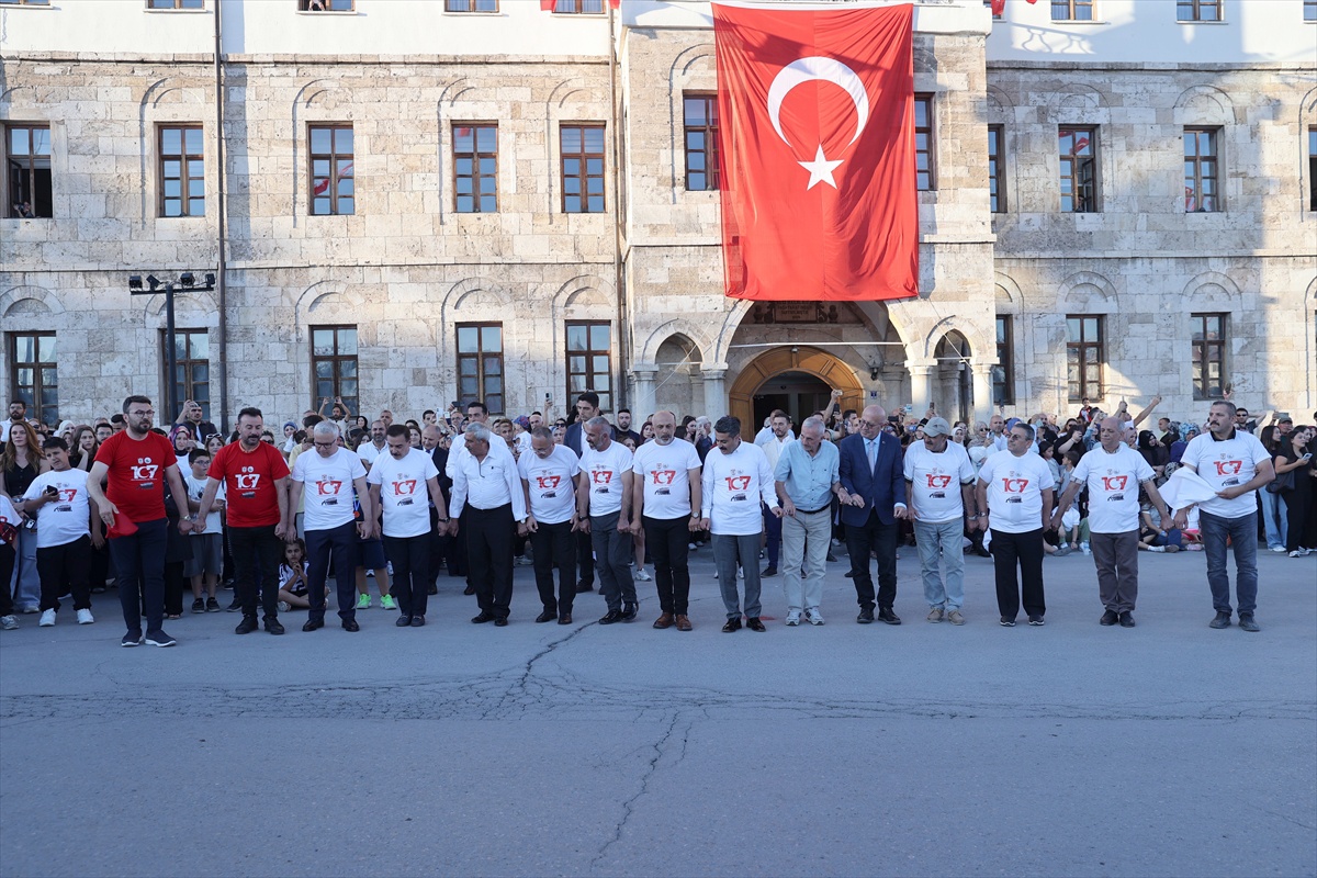 Sivas Kongresi'nin 107. Yılında 1058 Kişi Cumhuriyet Meydanı'nda Halay Çekti