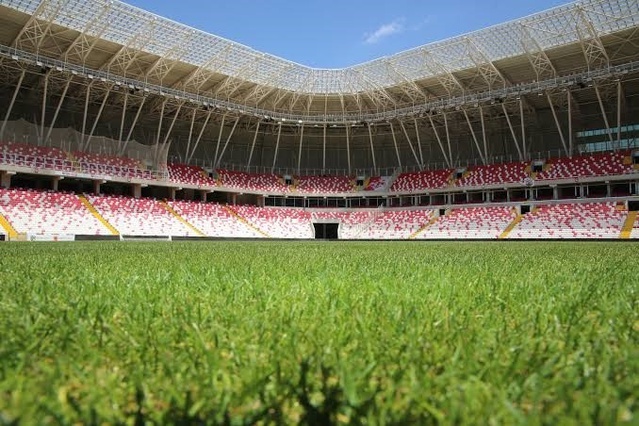 Sivasspor maçına gideceklere otopark uyarısı: Tarım Fuarı nedeniyle 4 Eylül Stadyumu'na araçla gelmeyin