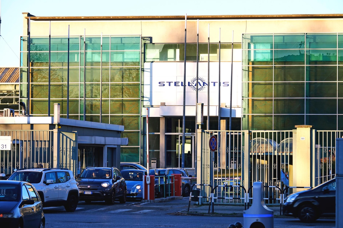 Stellantis, hibrit Fiat 500 talebine yetişemeyince Mirafiori'de üretimi bu hafta durduruyor