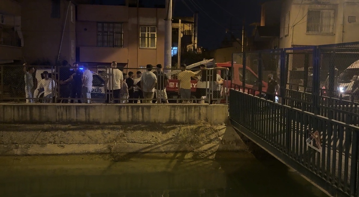 Mersin Tarsus'ta sulama kanalına düşen iki kardeşten 6 yaşındaki kurtarıldı, 9 yaşındaki aranıyor