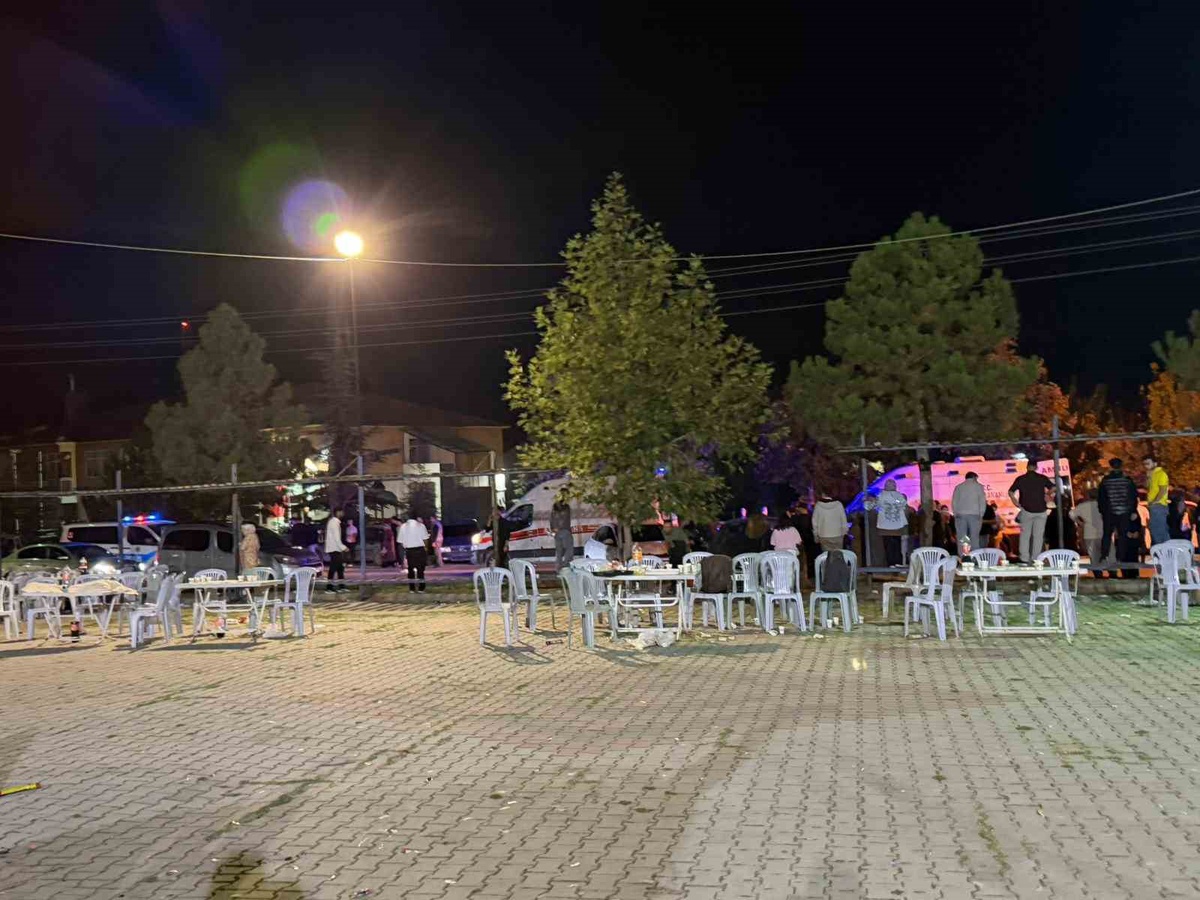 Tavşanlı'da asker eğlencesi kavgası kanlı bitti: 5 yaralı, 2 tutuklama; göğsünden bıçaklanan baba yoğun ba...