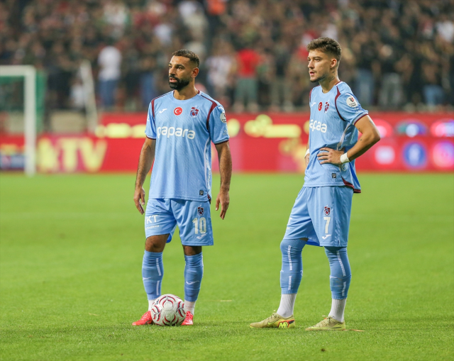 Trabzonspor'daki kötü gidişin nedeni Salah mı? Taraftarlar ikiye bölündü