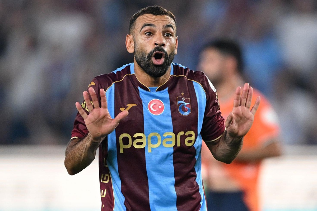 Trabzonspor\'daki kötü gidişin nedeni Salah mı? Taraftarlar ikiye bölündü