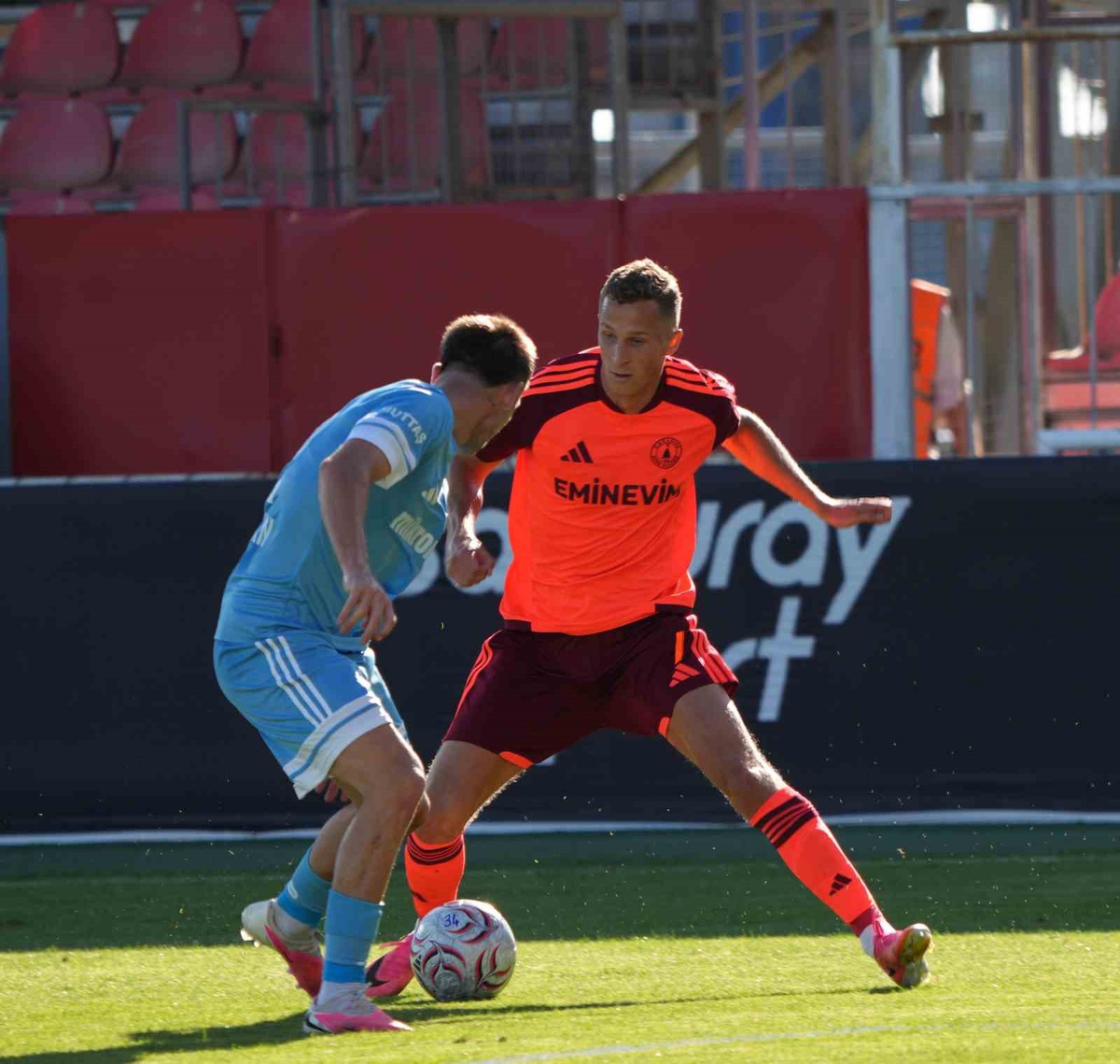 Trendyol 1. Lig'de Ümraniyespor sahasında Muğlaspor'a 26. dakikada Diarra'nın golüyle 1-0 mağlup oldu